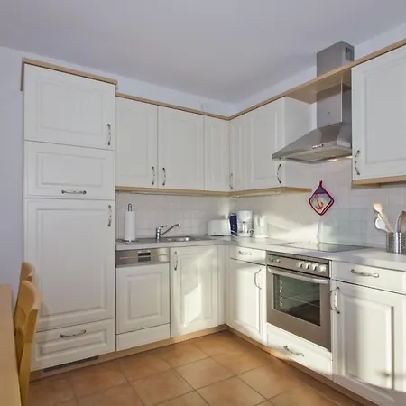 Hafenhaeuser Wiek Ferienwohnung 07 Wiek auf Rügen